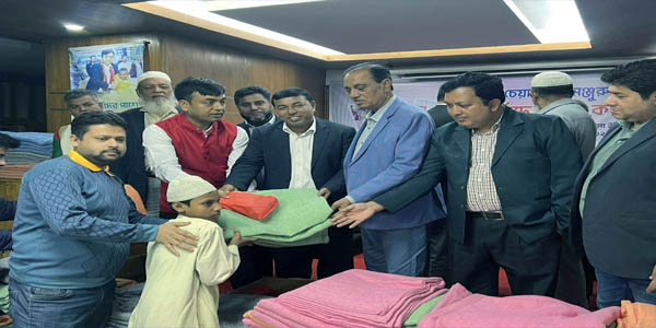 Manjurul-Alam-Tipu-distributed-blankets-among-the-needy-and-orphans-newsasia24