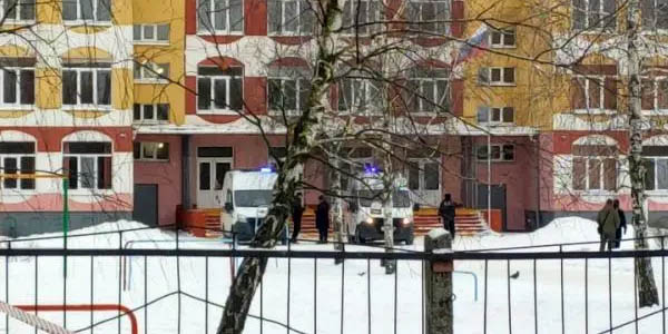 Russian-girl,-14,-shoots-dead-classmate- commits-suicide-newsasia24