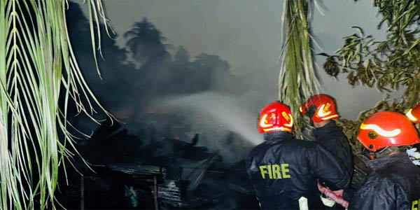 Mollabari-slum-fire-two-bodies-recovered-newsasia24