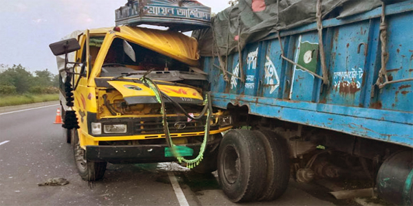 Three-trucks-collide-on-Shivchar-Expressway-4-injured-newsasia24